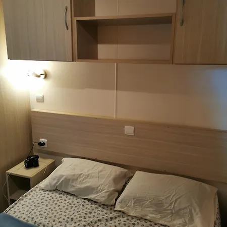 Mobil 6 Personnes Climatise . Camping