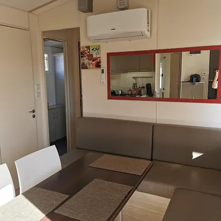 Mobil 6 Personnes Climatise . Camping