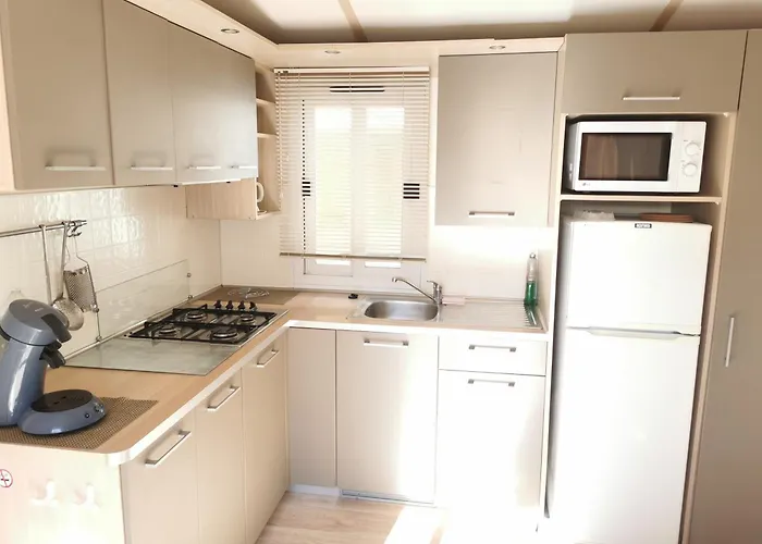 Campsite Mobil 6 Personnes Climatise . Port-la-Nouvelle